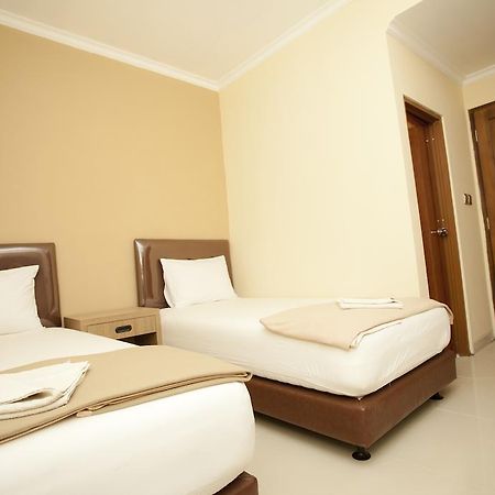 Benito Residence Tangerang Buitenkant foto