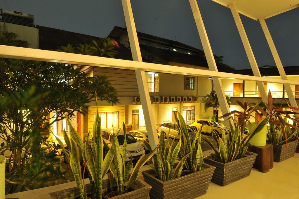 Benito Residence Tangerang Buitenkant foto