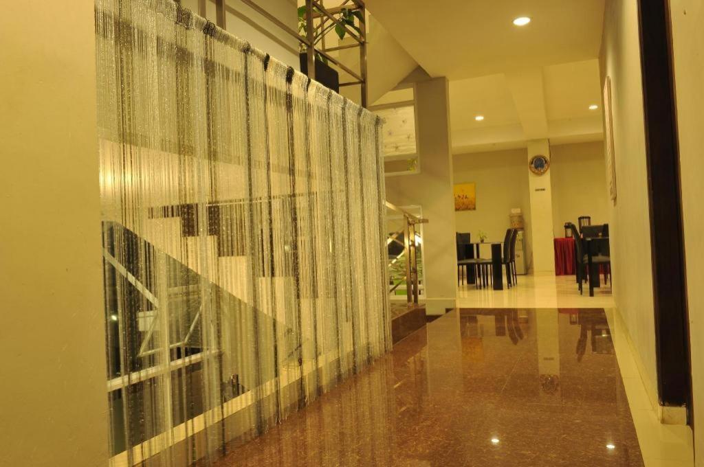 Benito Residence Tangerang Buitenkant foto