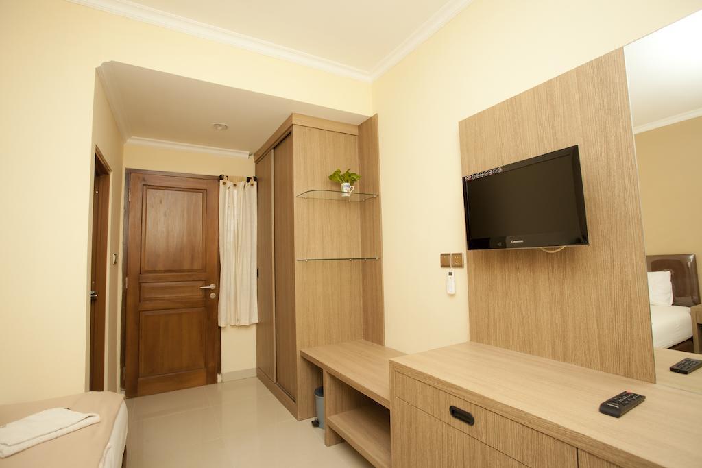 Benito Residence Tangerang Buitenkant foto